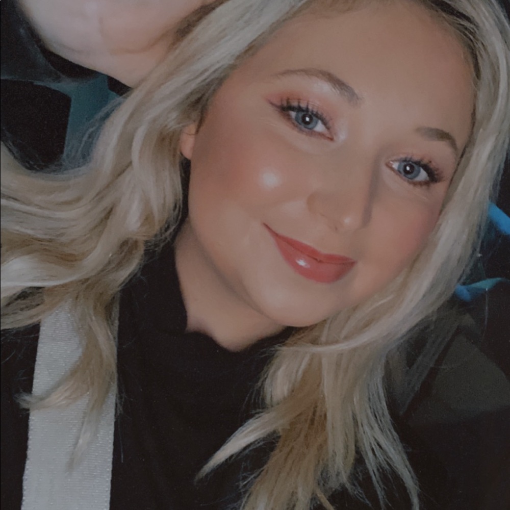 Meet your Posher, Courtney